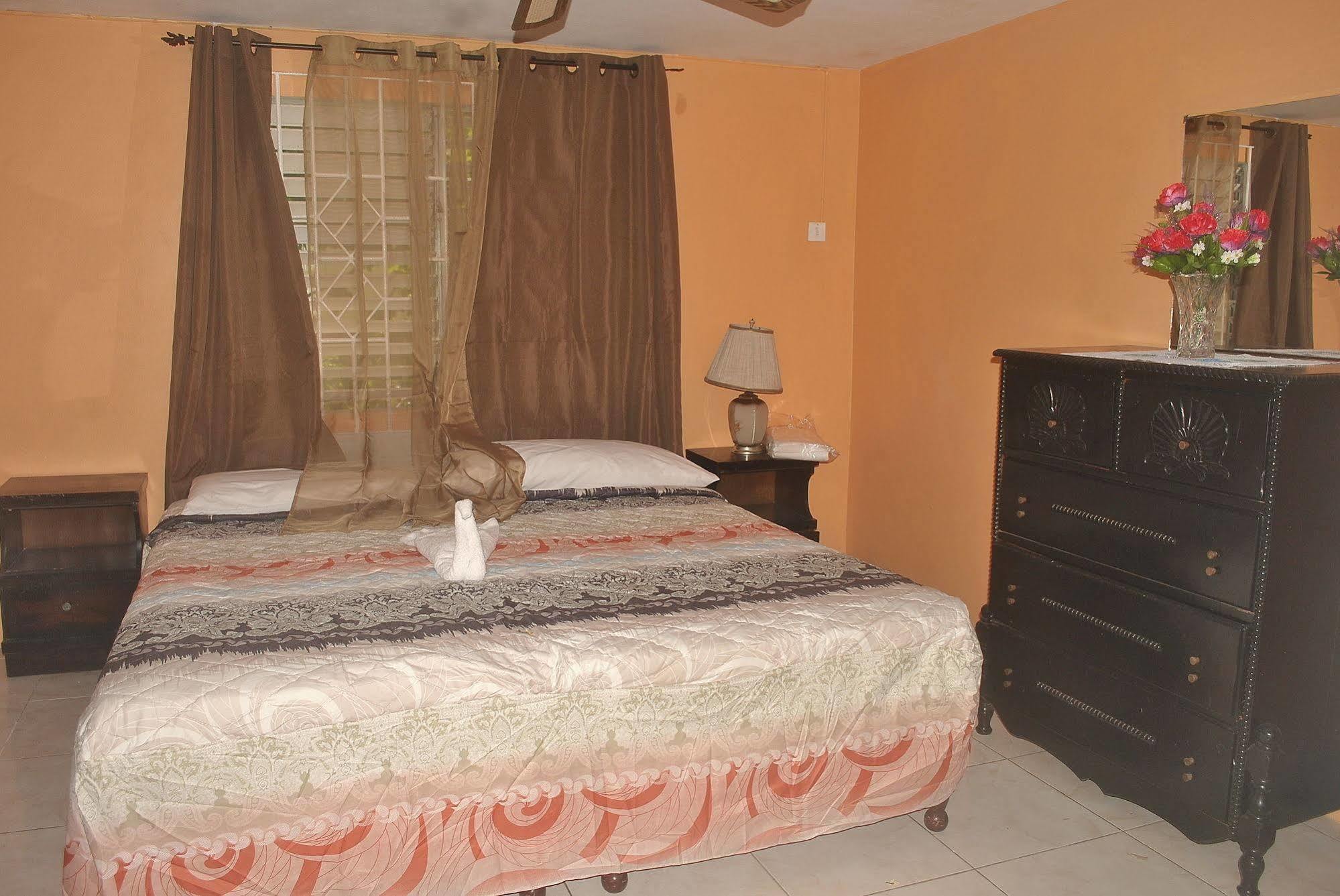 Enchanted Villas Inn Montego Bay Exteriör bild
