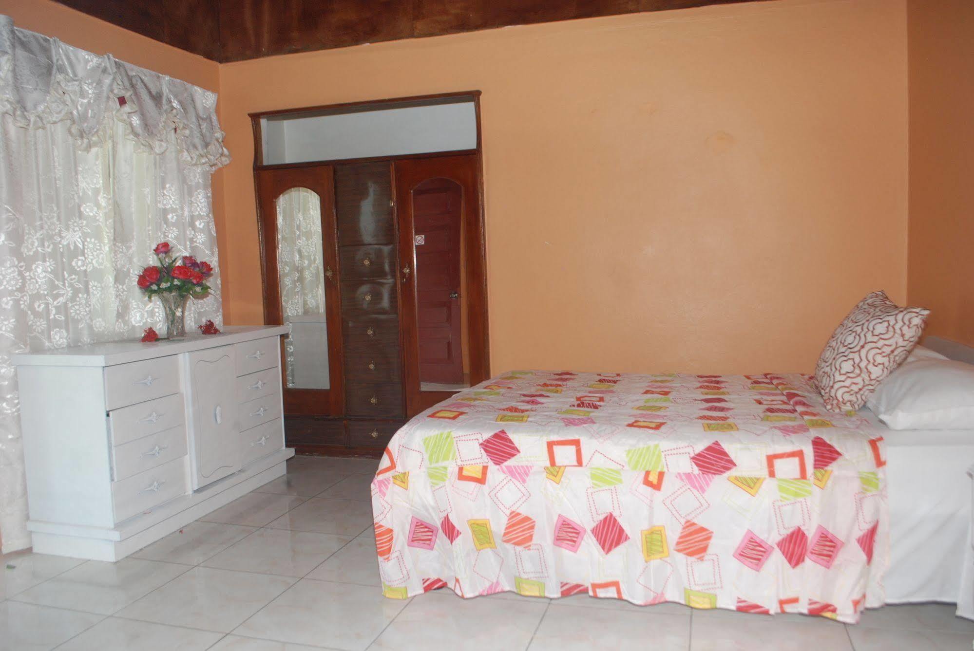 Enchanted Villas Inn Montego Bay Exteriör bild