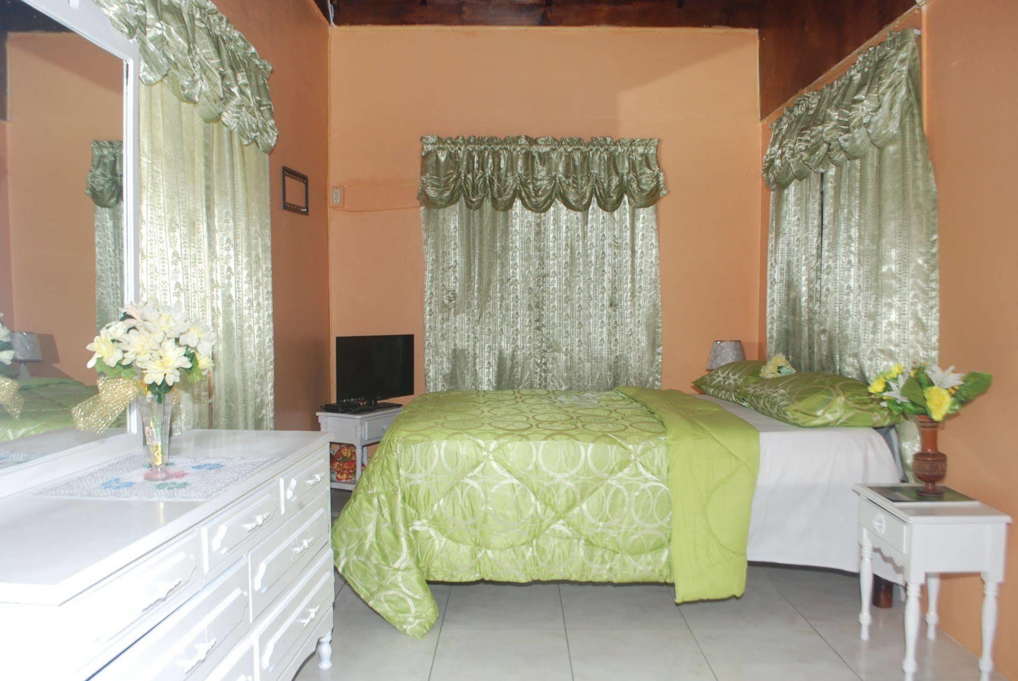 Enchanted Villas Inn Montego Bay Exteriör bild